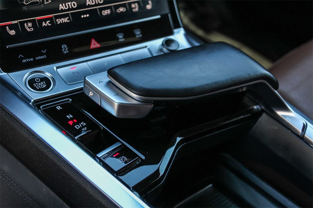 Thumbnail: 2022 Audi e-tron - 24