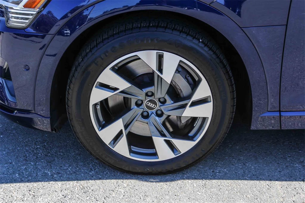 Thumbnail: 2022 Audi e-tron - 6