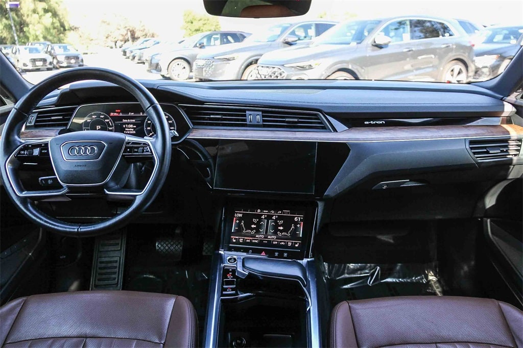 Thumbnail: 2022 Audi e-tron - 2