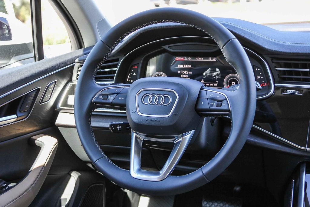 Thumbnail: 2026 Audi Q7 - 8