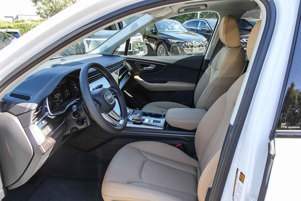Thumbnail: 2026 Audi Q7 - 10