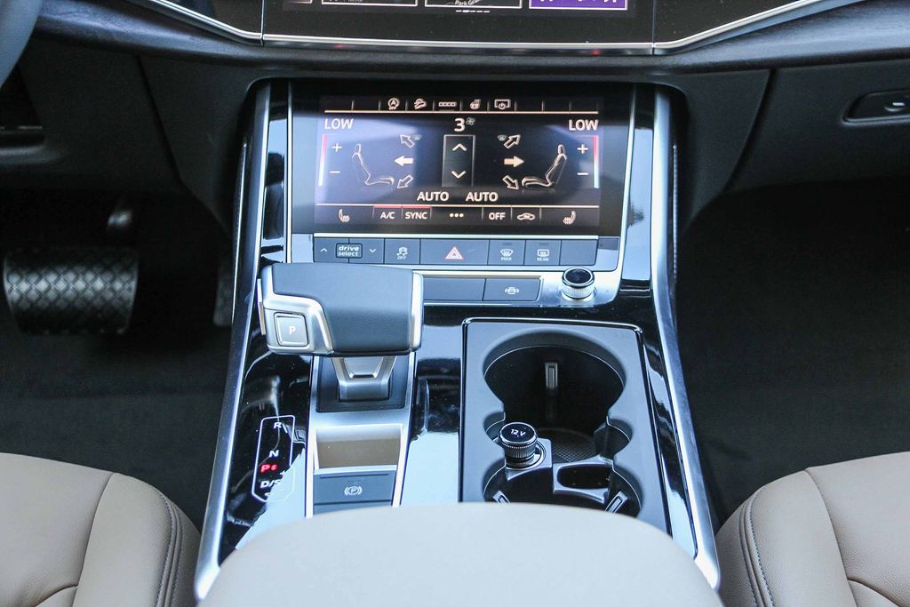 Thumbnail: 2026 Audi Q7 - 13