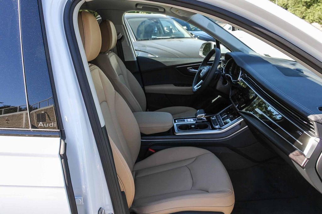 Thumbnail: 2026 Audi Q7 - 9