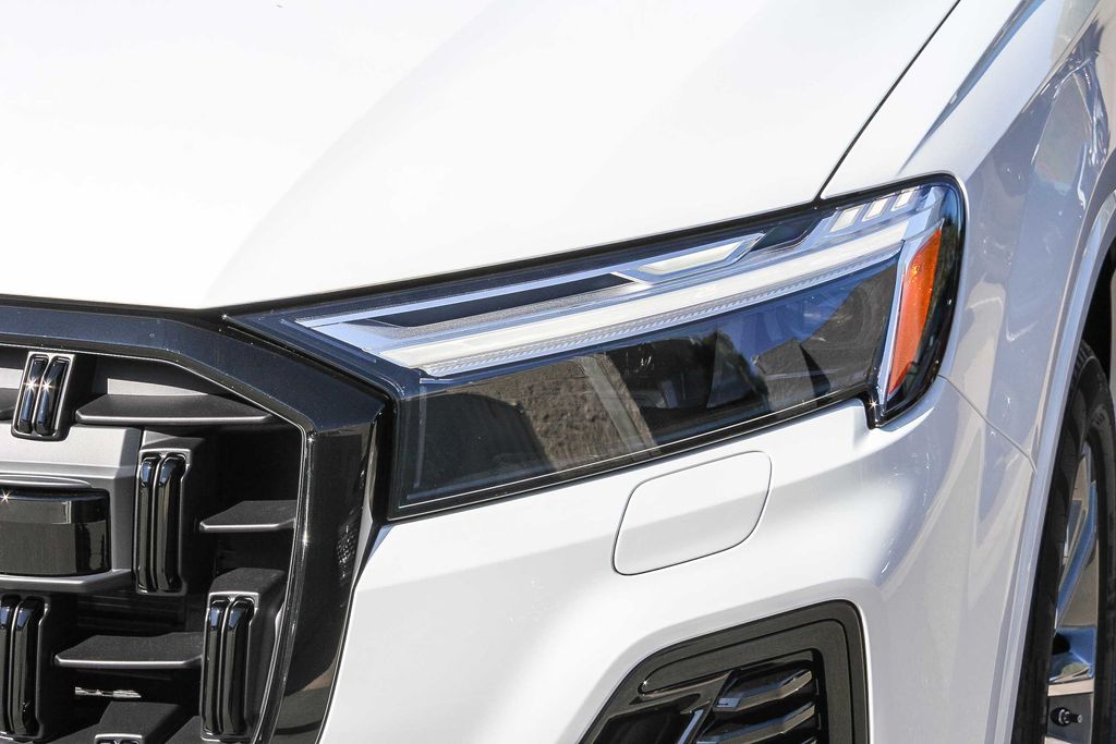 Thumbnail: 2026 Audi Q7 - 17