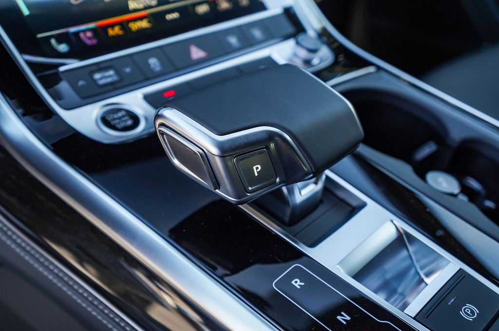 Thumbnail: 2026 Audi Q7 - 25