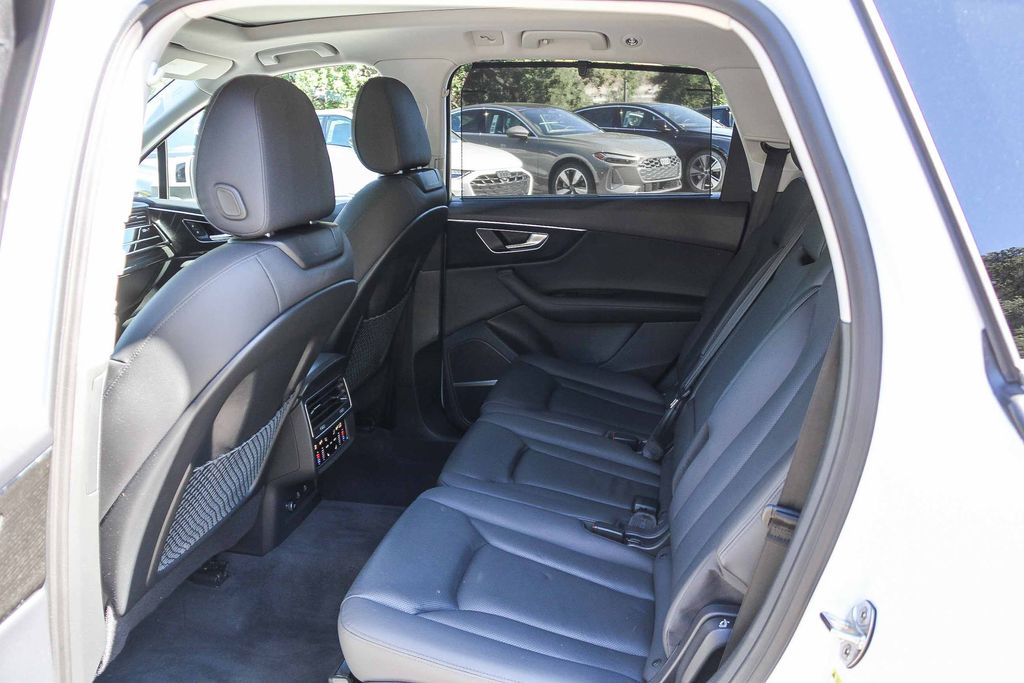 2023 Audi Q7 Premium Plus - Photo 9