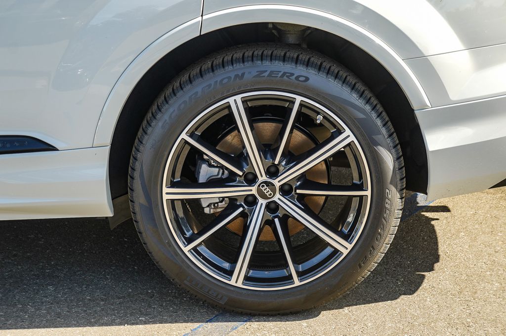 Thumbnail: 2026 Audi Q7 - 21