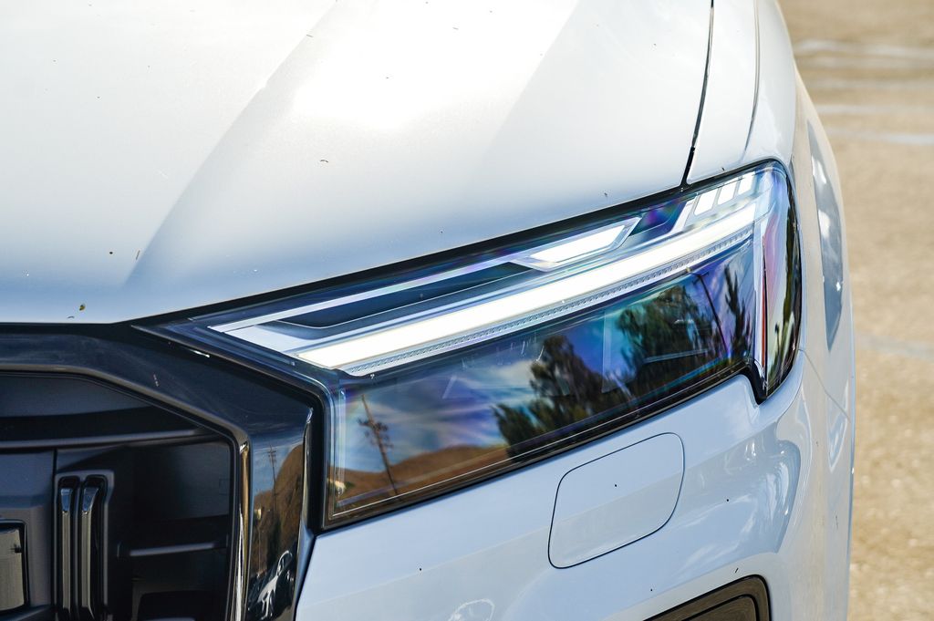 Thumbnail: 2026 Audi Q7 - 20