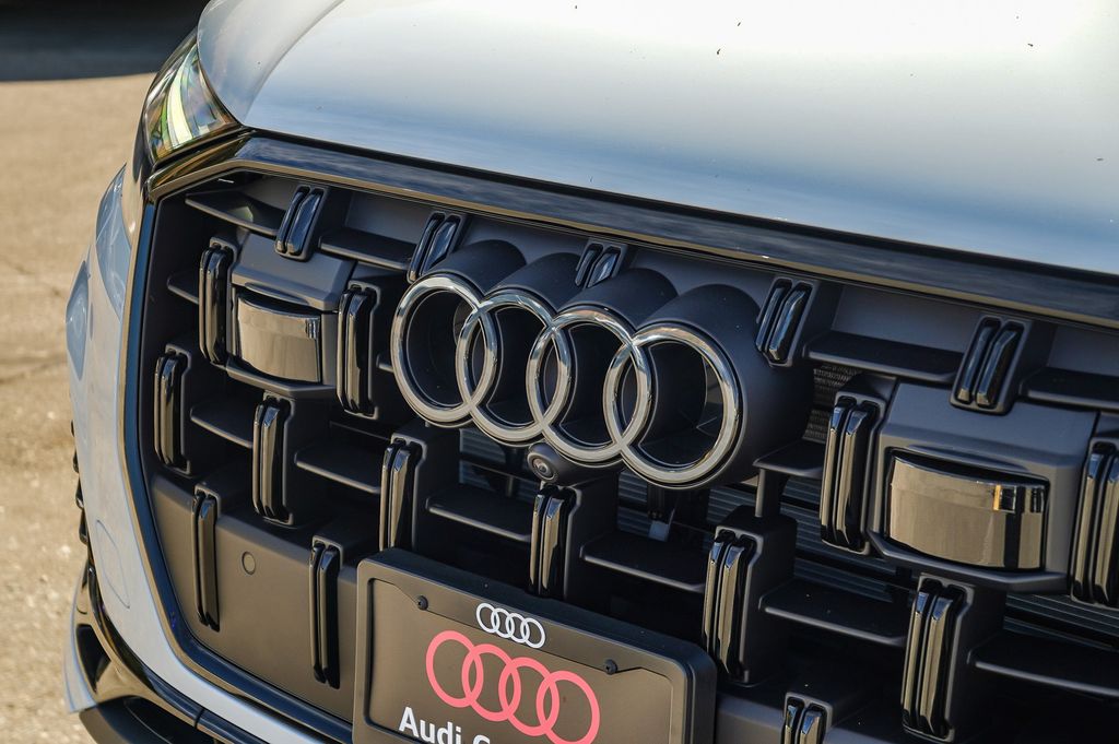 Thumbnail: 2026 Audi Q7 - 6
