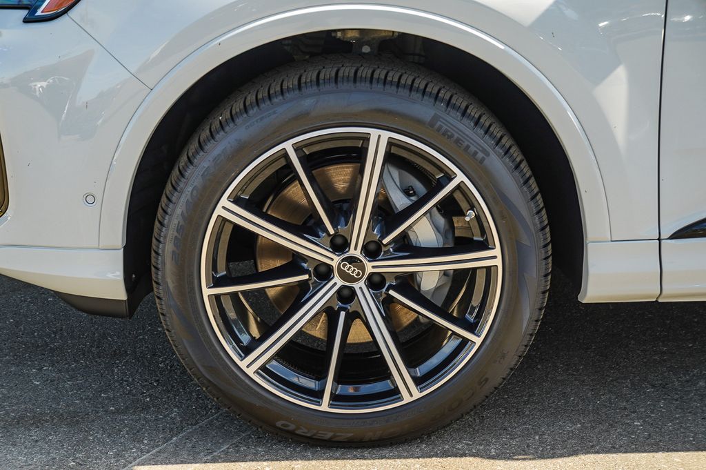 Thumbnail: 2026 Audi Q7 - 7