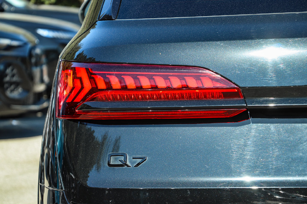 Thumbnail: 2023 Audi Q7 - 22