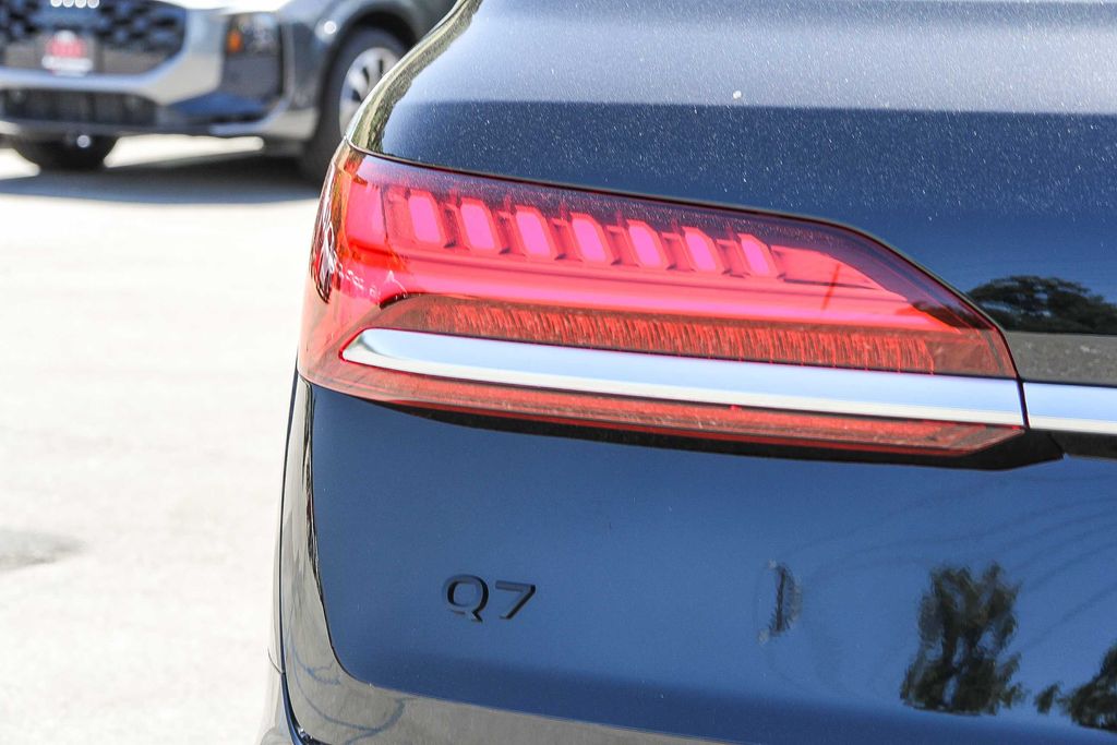 Thumbnail: 2025 Audi Q7 - 21