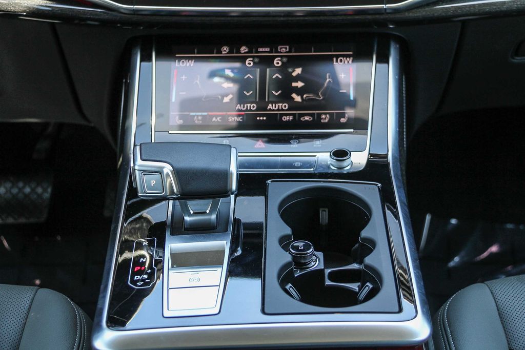 Thumbnail: 2025 Audi Q7 - 13
