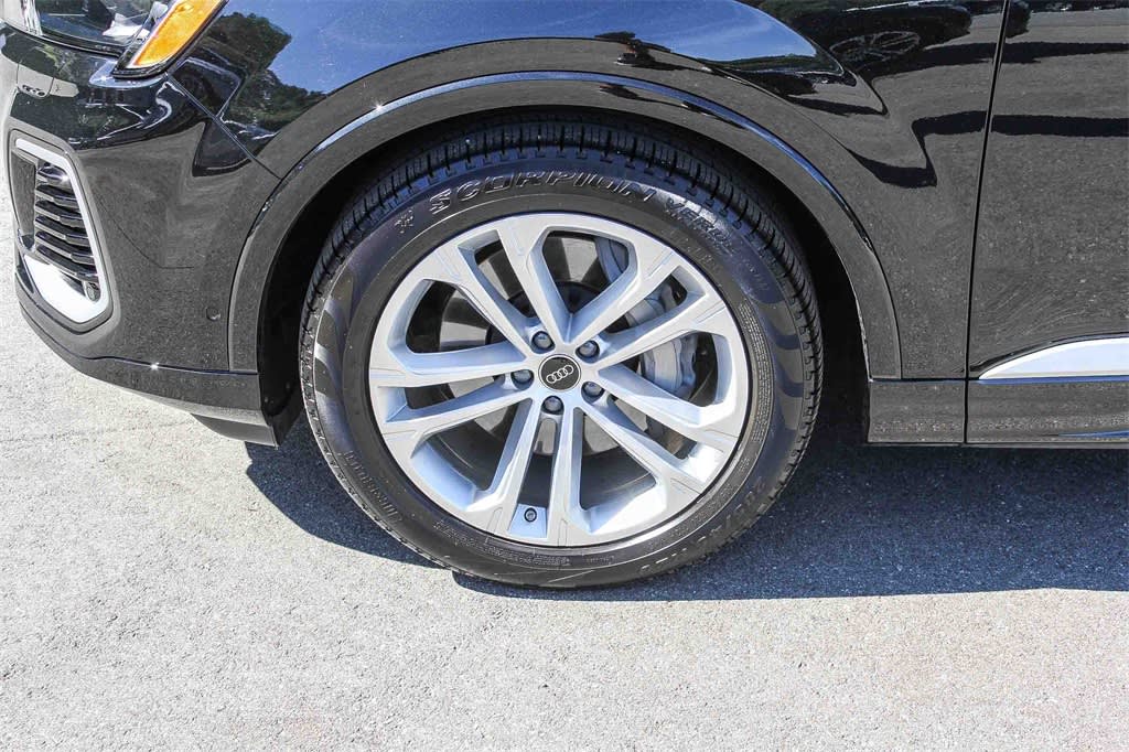 Thumbnail: 2026 Audi Q7 - 6