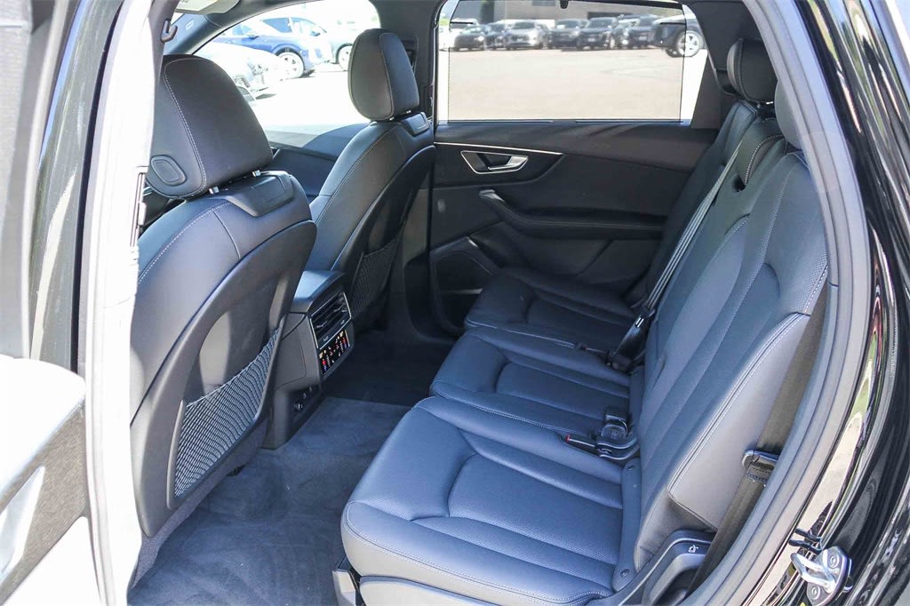 Thumbnail: 2026 Audi Q7 - 10