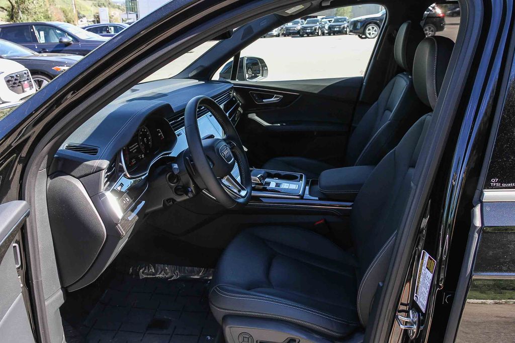 Thumbnail: 2026 Audi Q7 - 10