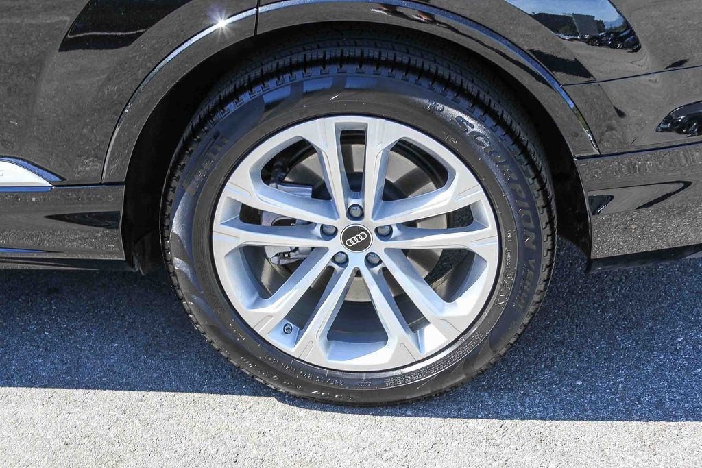 Thumbnail: 2026 Audi Q7 - 21