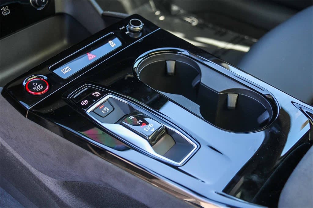 Thumbnail: 2025 Audi e-tron S - 13