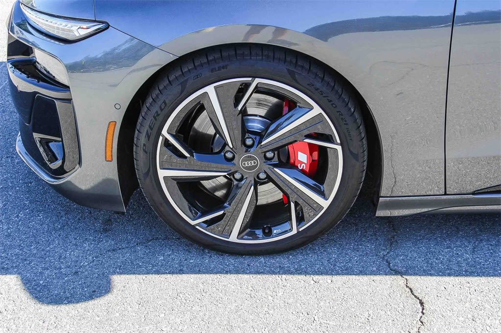 Thumbnail: 2025 Audi e-tron S - 6