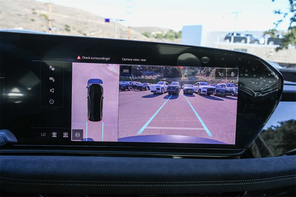 Thumbnail: 2025 Audi e-tron S - 26