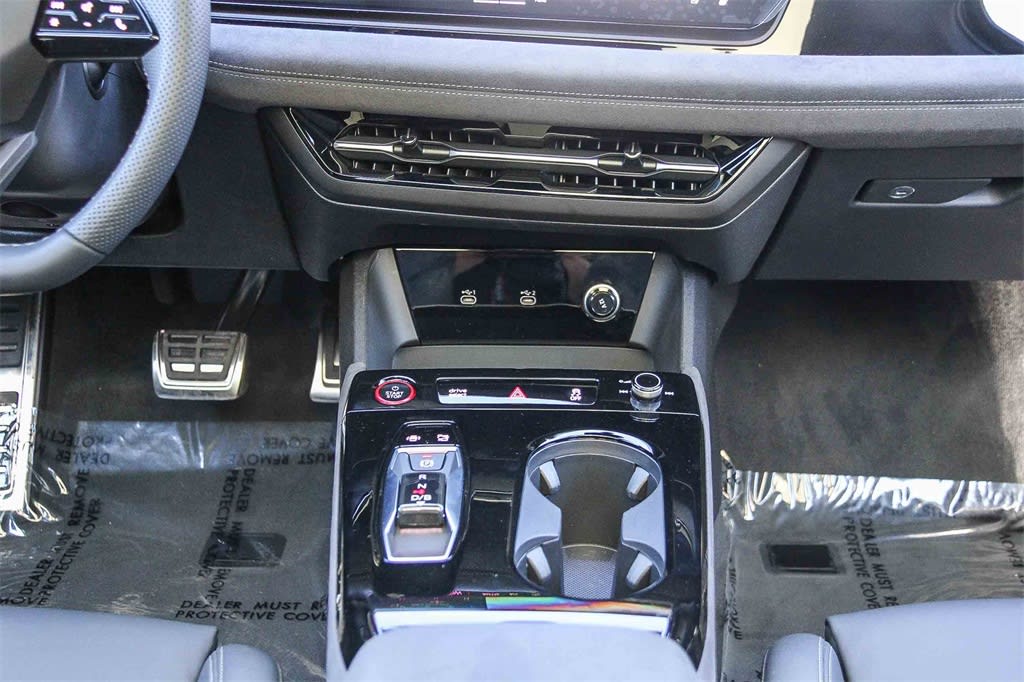 Thumbnail: 2025 Audi e-tron S - 7