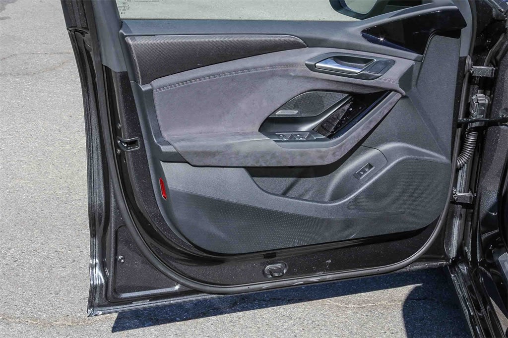 Thumbnail: 2025 Audi e-tron S - 25