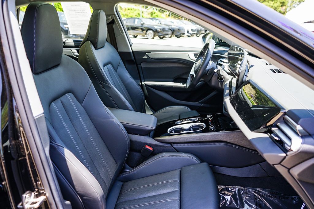 Thumbnail: 2026 Audi A6 - 10
