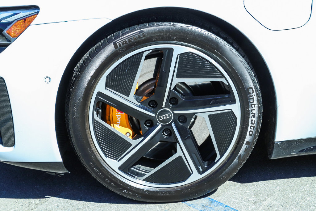 Thumbnail: 2023 Audi e-tron GT - 6