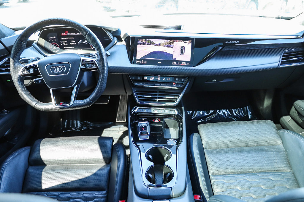 Thumbnail: 2023 Audi e-tron GT - 2