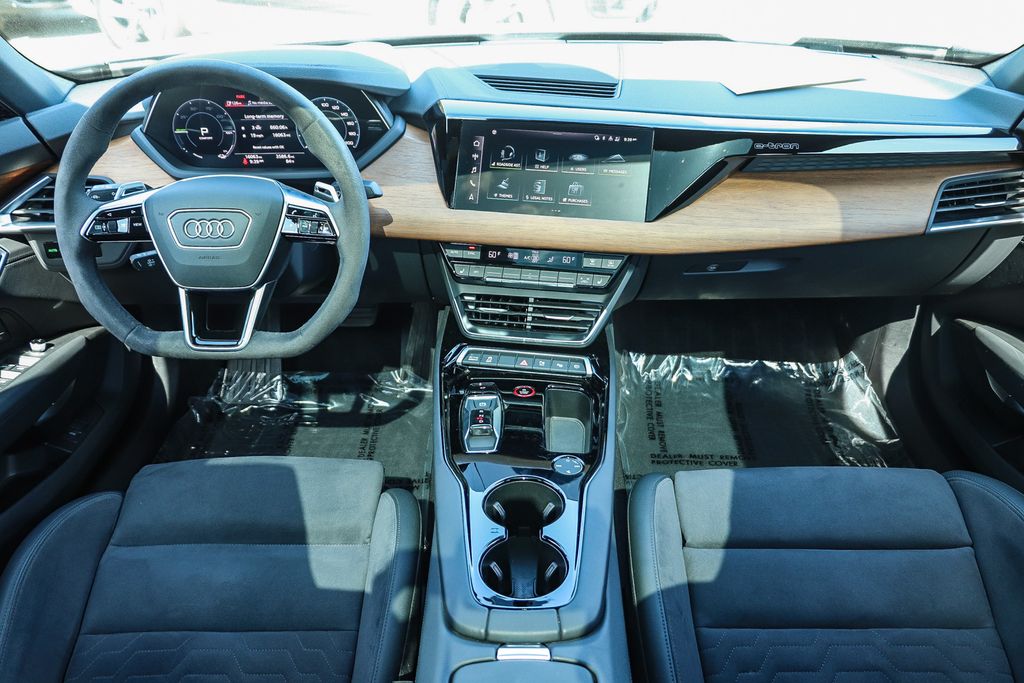 Thumbnail: 2023 Audi e-tron GT - 2