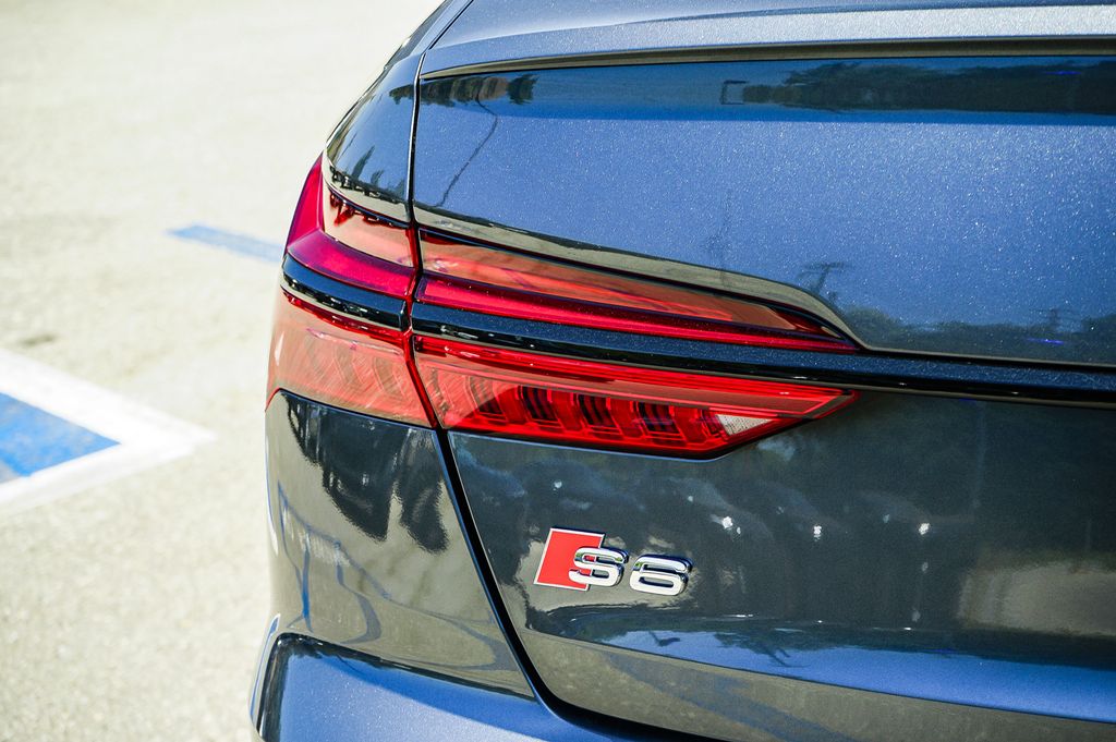Thumbnail: 2025 Audi S6 - 22