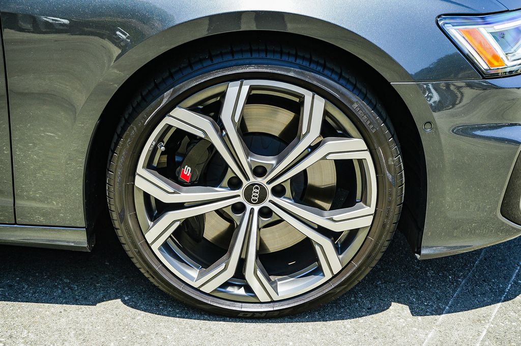 Thumbnail: 2025 Audi S6 - 6
