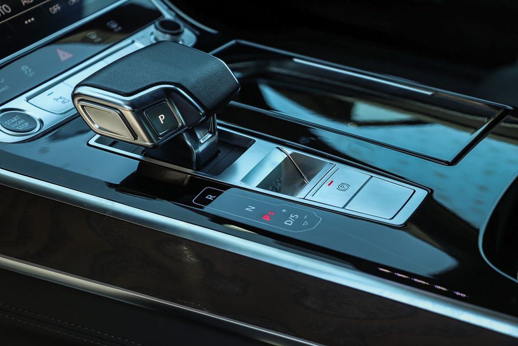 Thumbnail: 2022 Audi A8 - 14
