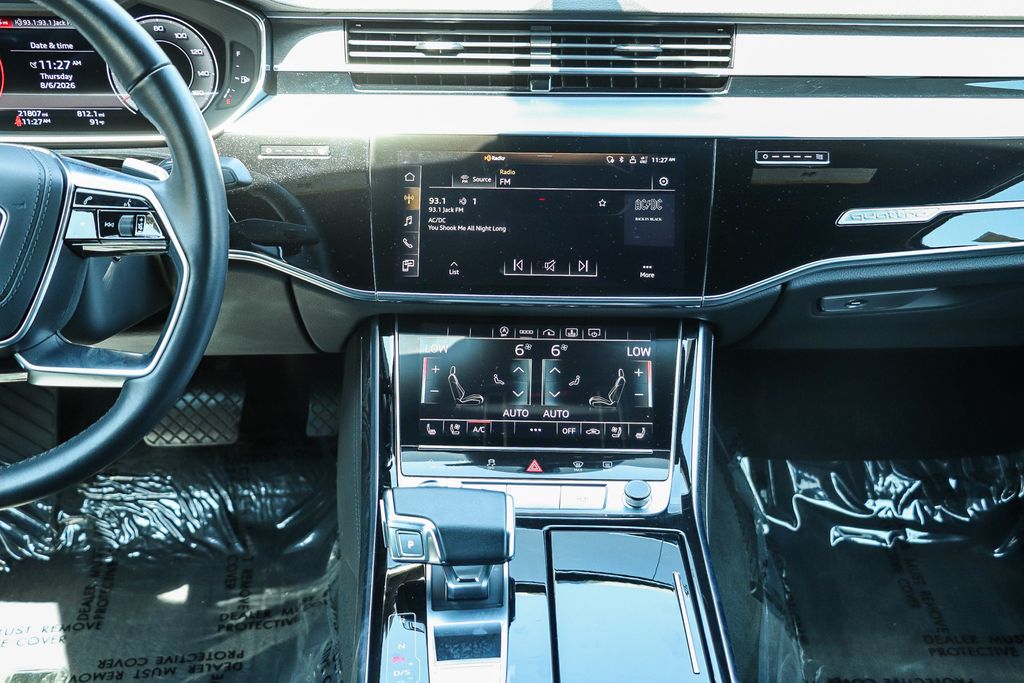 Thumbnail: 2022 Audi A8 - 8