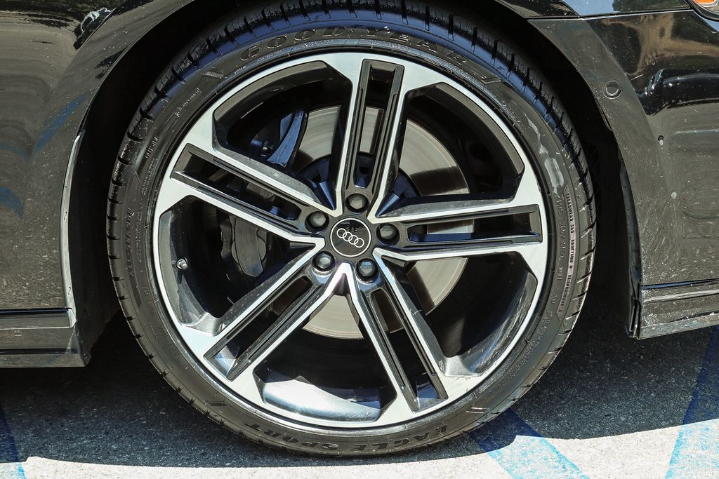 Thumbnail: 2025 Audi A8 - 6