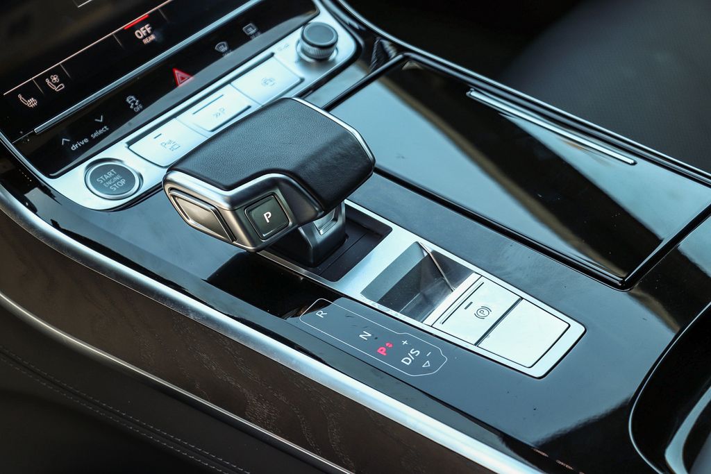 Thumbnail: 2025 Audi A8 - 14