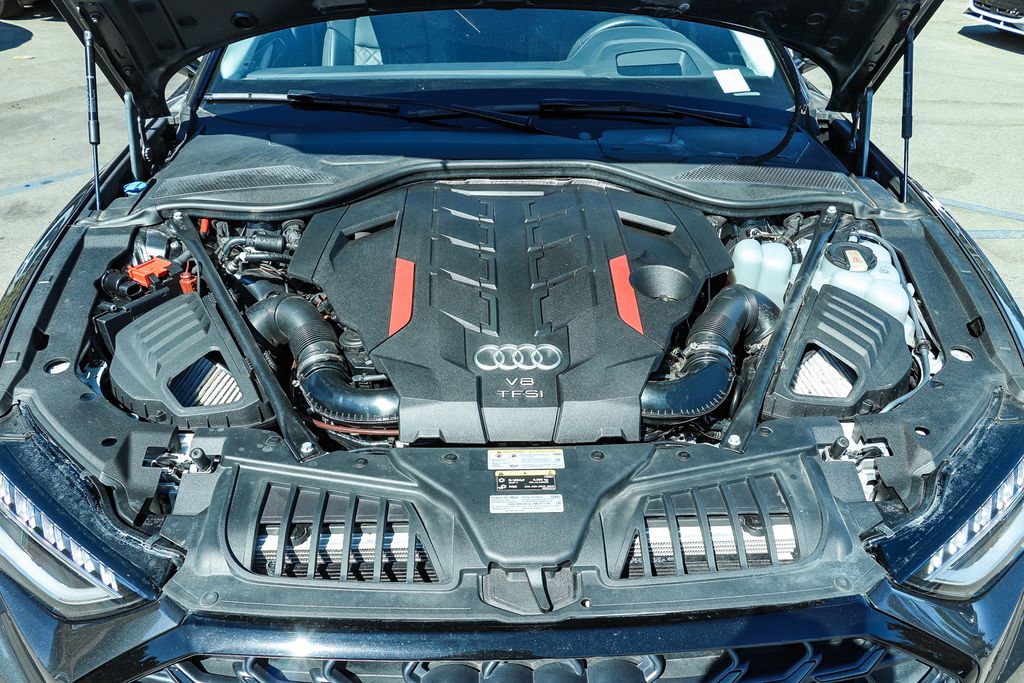 Thumbnail: 2023 Audi S8 - 8