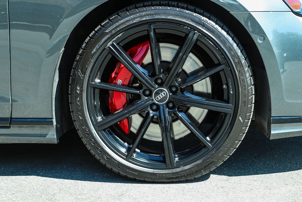 Thumbnail: 2023 Audi S8 - 7