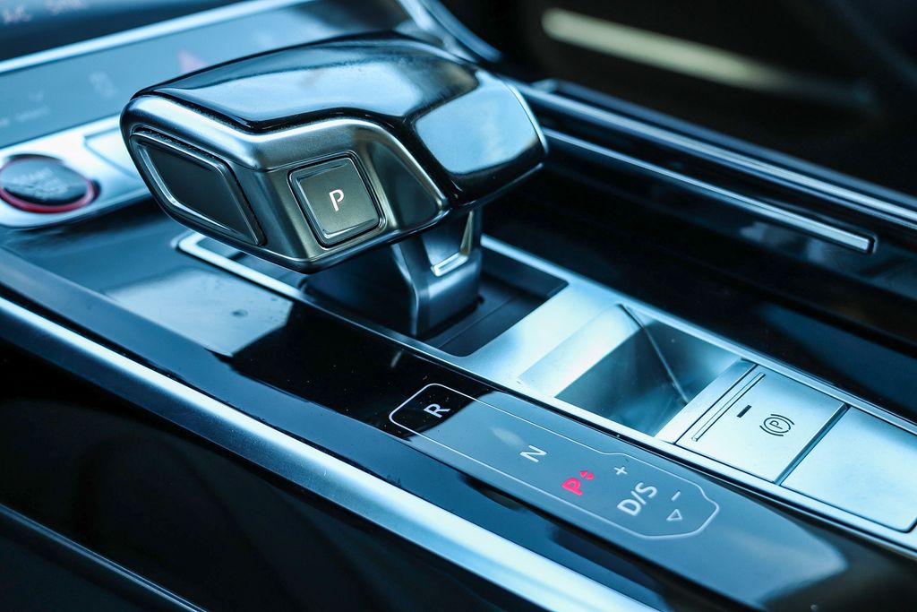 Thumbnail: 2023 Audi S8 - 21