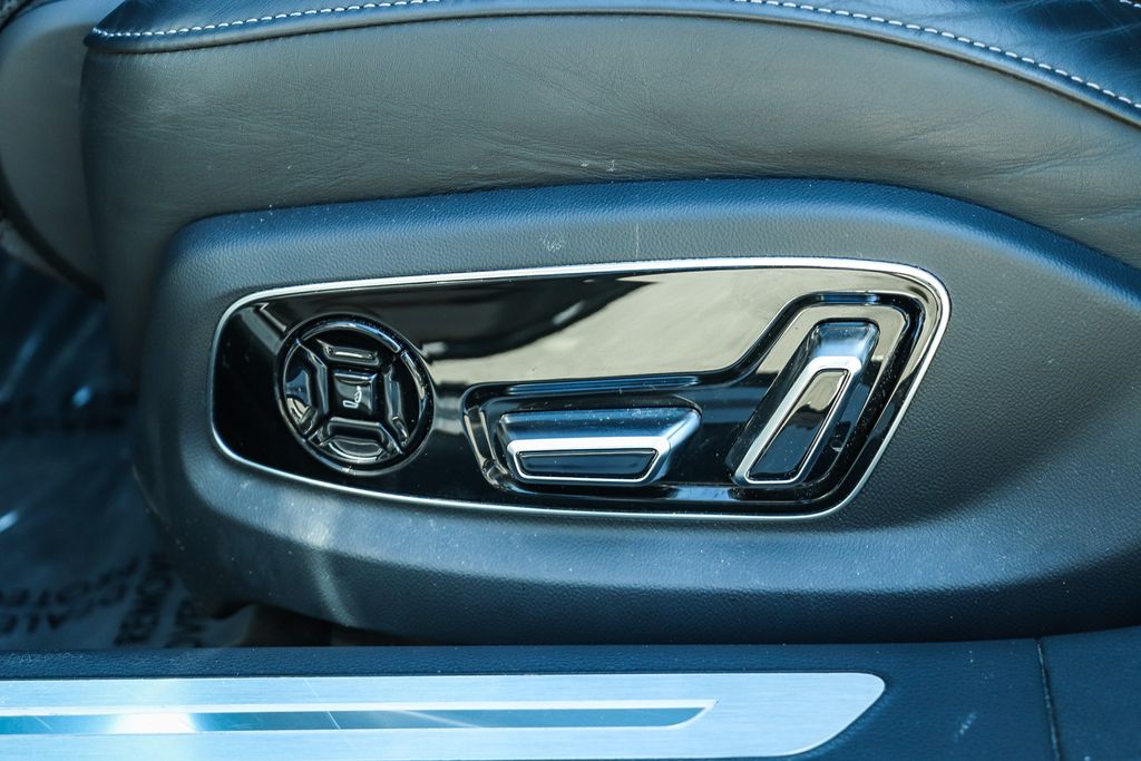Thumbnail: 2023 Audi S8 - 22