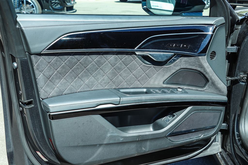Thumbnail: 2023 Audi S8 - 23