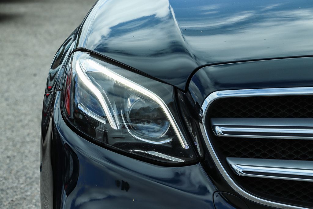 Thumbnail: 2017 Mercedes-Benz E-Class - 21