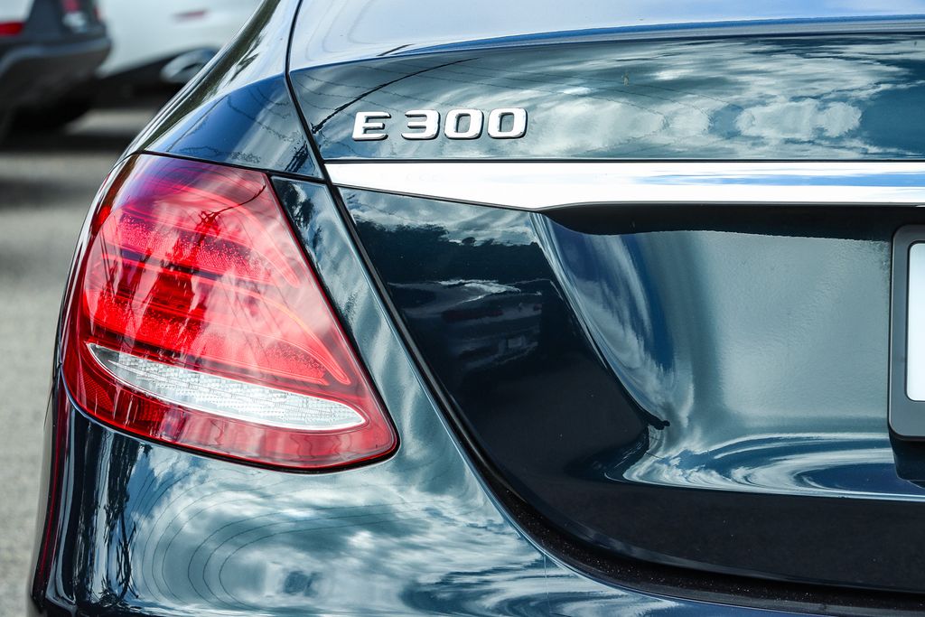 Thumbnail: 2017 Mercedes-Benz E-Class - 20
