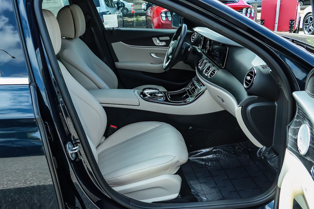 Thumbnail: 2017 Mercedes-Benz E-Class - 9