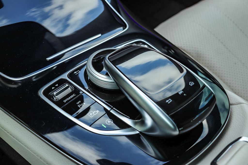 Thumbnail: 2017 Mercedes-Benz E-Class - 27
