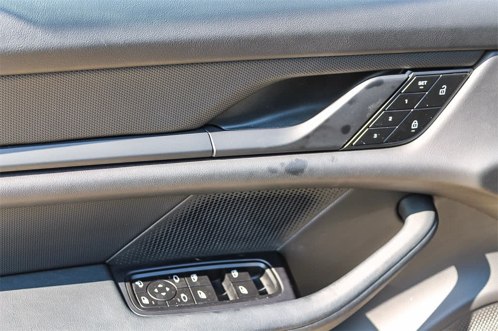 2022 Porsche Taycan Turbo S 26
