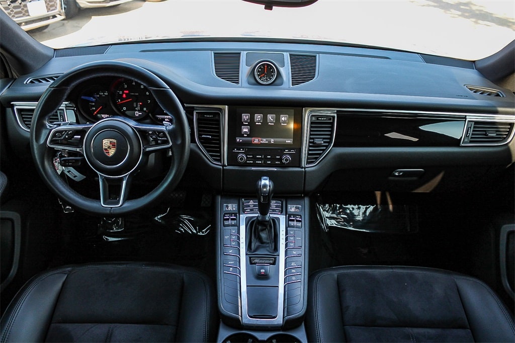 Thumbnail: 2017 Porsche Macan - 2