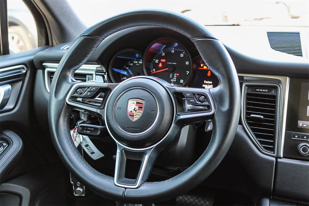 Thumbnail: 2017 Porsche Macan - 9