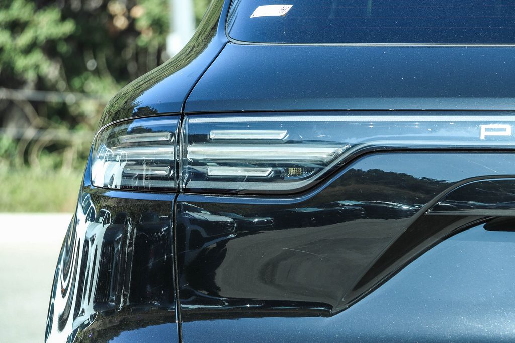 Thumbnail: 2023 Porsche Cayenne - 22
