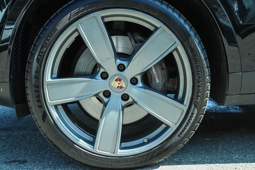 Thumbnail: 2023 Porsche Cayenne - 23